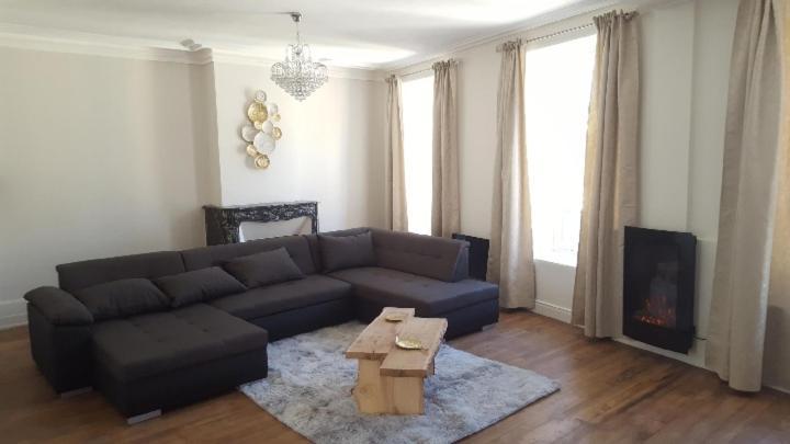 Appartement Spacieux Et Atypique Sedan Exterior foto